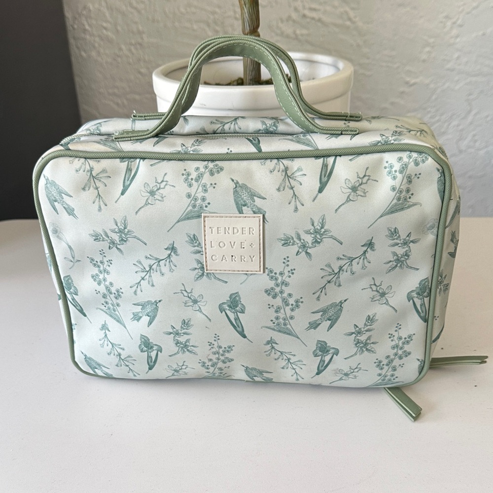 Tender Love + Carry Women’s Green Floral Cosmetic Bag 12x9x4